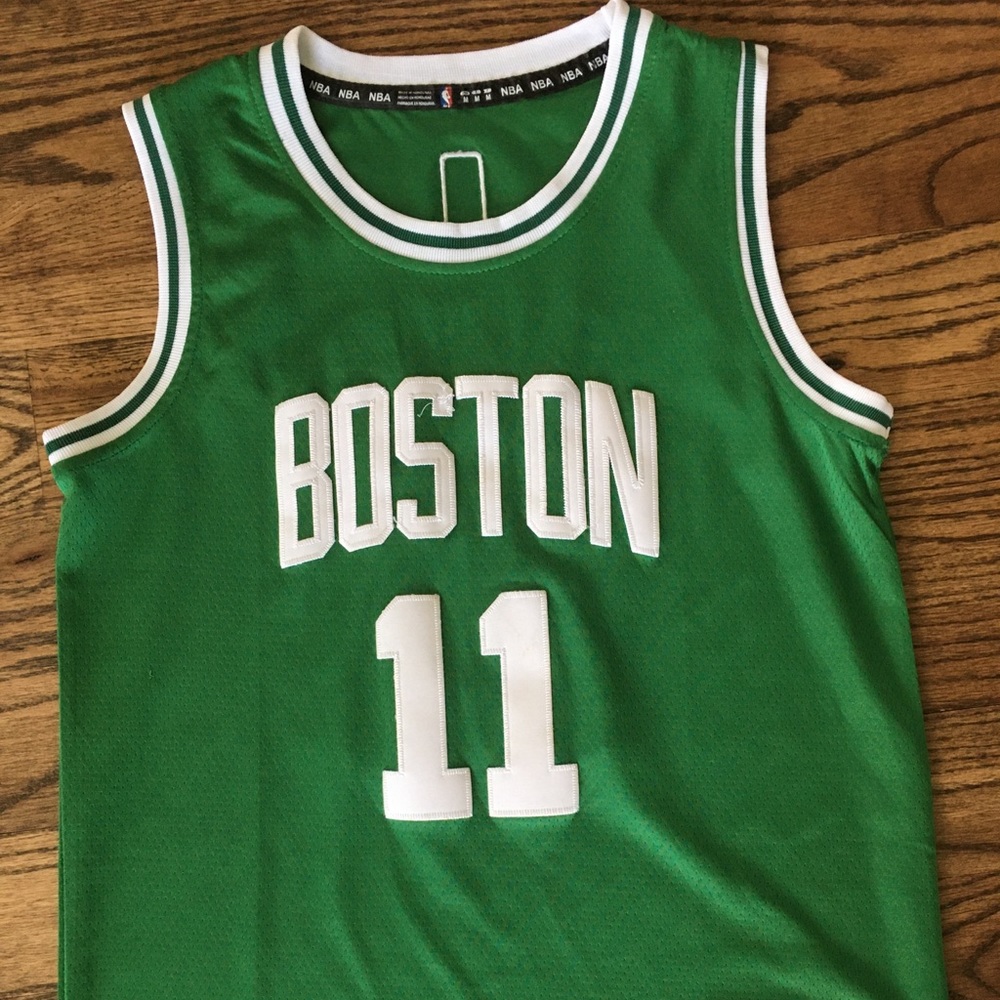 Kyrie Irving jersey youth medium